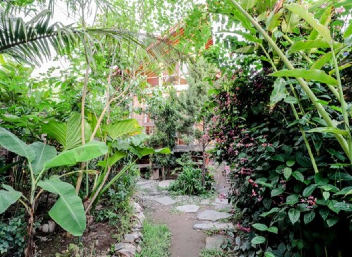 Lorong Homestay Бантул Екстериор снимка