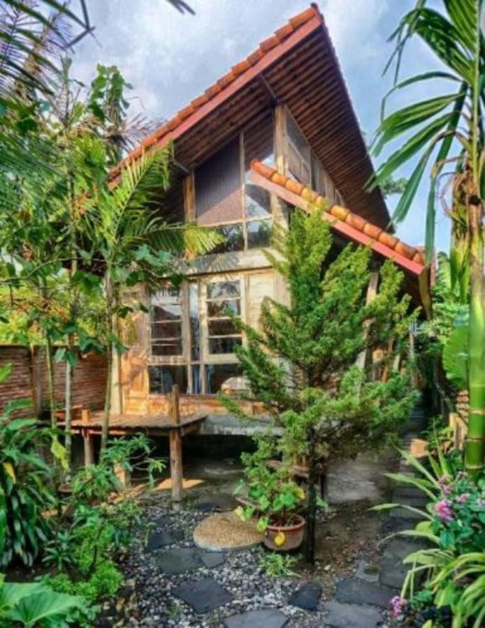 Lorong Homestay Бантул Екстериор снимка